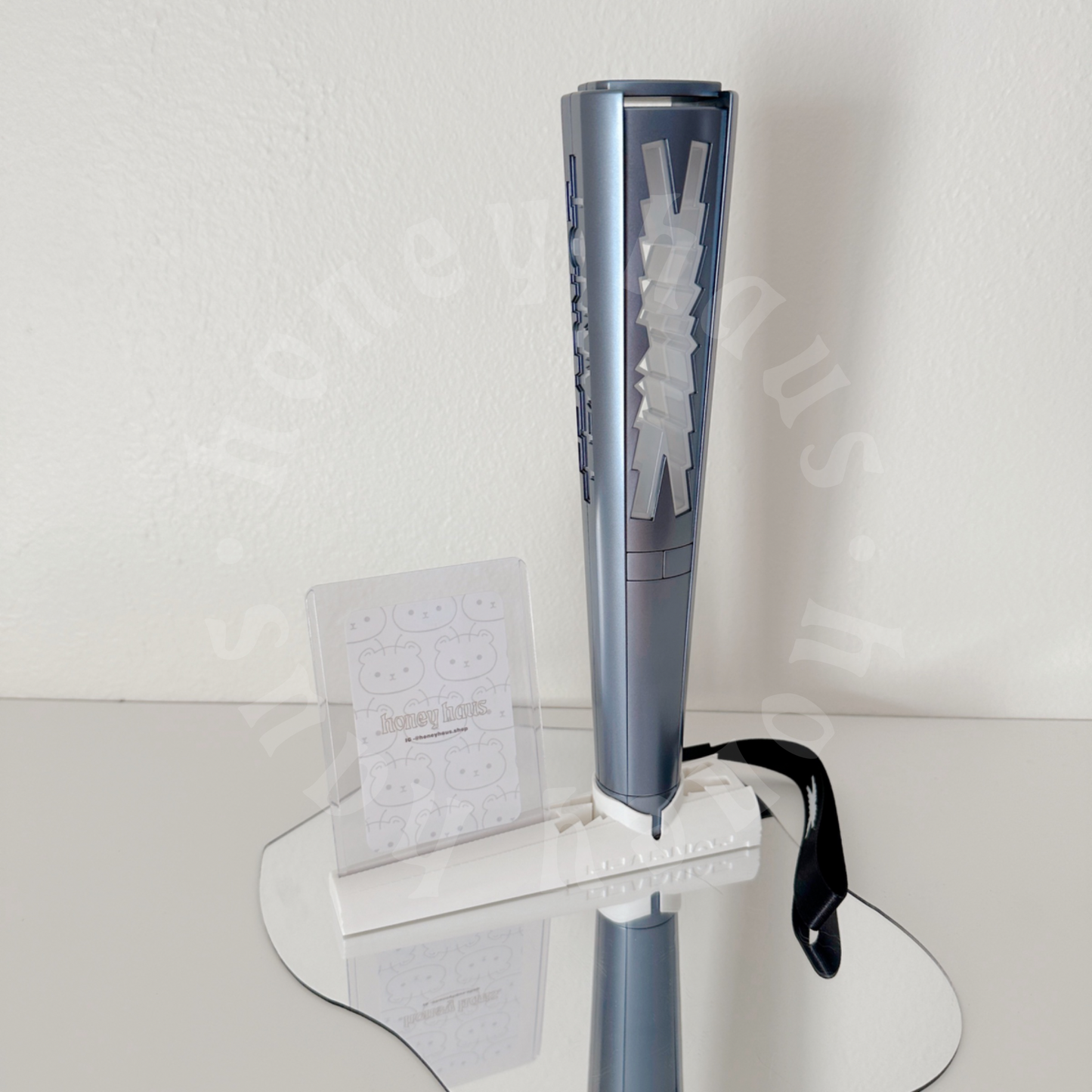 Le Sserafim Fim Lightstick Stand